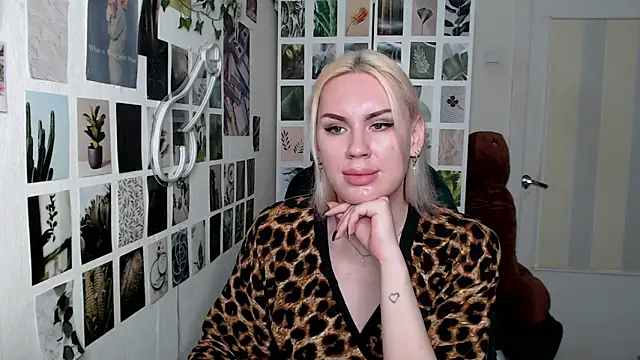 Snapshot of CapriScorpion chatting on 10-25-25, 12:23 CapriScorpion online show from 10-25-25, 12:23