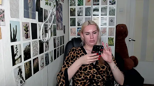 Snapshot of CapriScorpion chatting on 10-27-25, 01:04 CapriScorpion online show from 10-27-25, 01:04