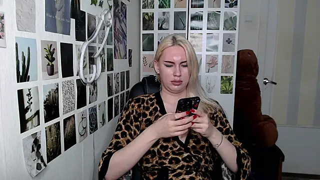 Snapshot of CapriScorpion chatting on 10-29-25, 10:17 CapriScorpion online show from 10-29-25, 10:17