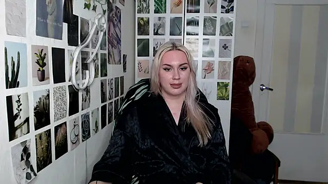 Snapshot of CapriScorpion chatting on 11-02-25, 04:53 CapriScorpion online show from 11-02-25, 04:53