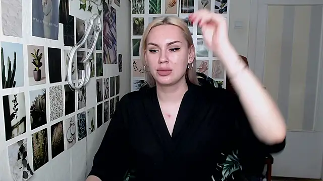 Snapshot of CapriScorpion chatting on 11-03-25, 11:00 CapriScorpion online show from 11-03-25, 11:00