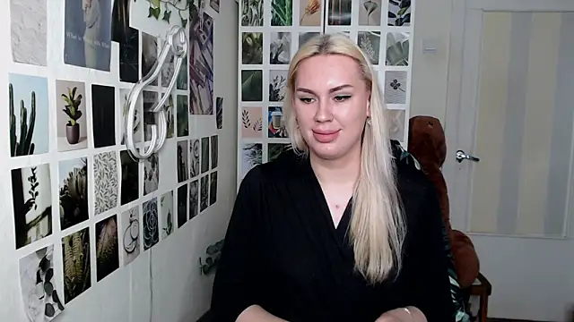 Snapshot of CapriScorpion chatting on 11-04-25, 11:20 CapriScorpion online show from 11-04-25, 11:20