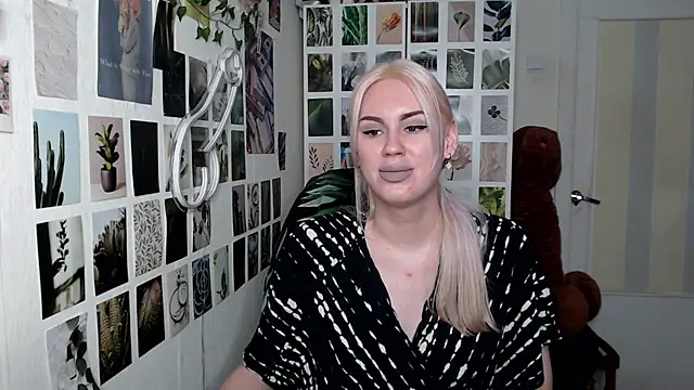 Snapshot of CapriScorpion chatting on 11-06-25, 09:54 CapriScorpion online show from 11-06-25, 09:54