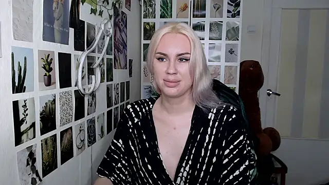 Snapshot of CapriScorpion chatting on 11-07-25, 12:49 CapriScorpion online show from 11-07-25, 12:49