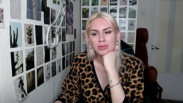 Snapshot of CapriScorpion chatting on 11-17-25, 12:22 CapriScorpion online show from 11-17-25, 12:22