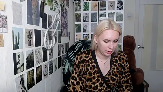 Snapshot of CapriScorpion chatting on 11-19-25, 08:25 CapriScorpion online show from 11-19-25, 08:25