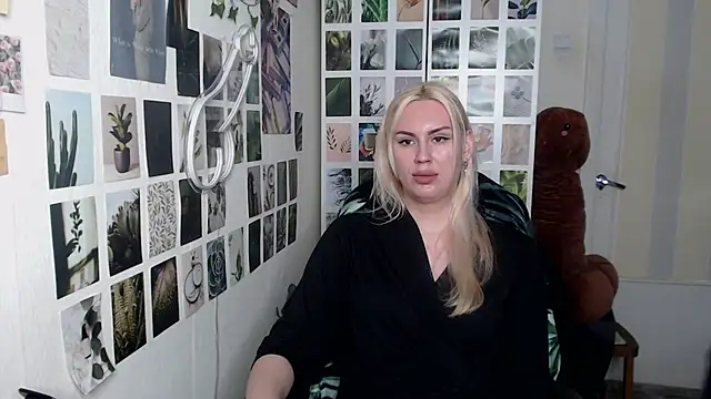 Snapshot of CapriScorpion chatting on 11-20-25, 03:23 CapriScorpion online show from 11-20-25, 03:23