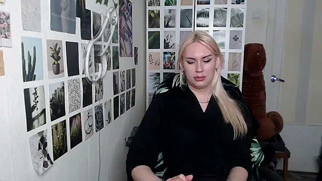 Snapshot of CapriScorpion chatting on 11-23-25, 03:01 CapriScorpion online show from 11-23-25, 03:01