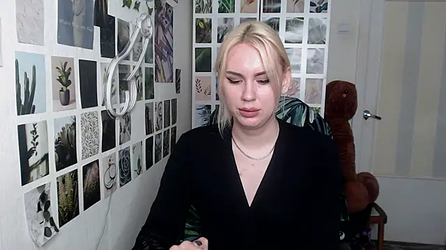 Snapshot of CapriScorpion chatting on 11-26-25, 11:11 CapriScorpion online show from 11-26-25, 11:11