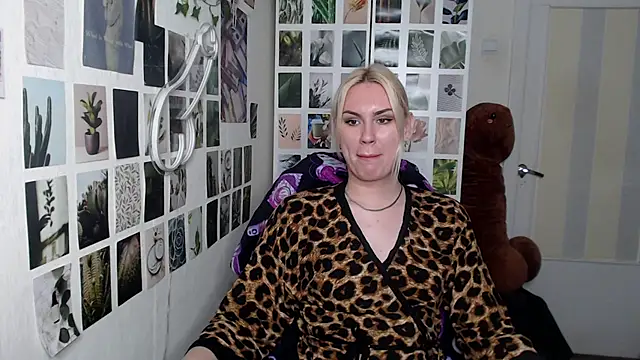 Snapshot of CapriScorpion chatting on 12-03-25, 02:15 CapriScorpion online show from 12-03-25, 02:15