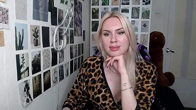 Snapshot of CapriScorpion chatting on 12-04-25, 12:58 CapriScorpion online show from 12-04-25, 12:58