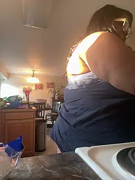 Snapshot of kweenxkarma chatting on 01-14-25, 10:34 kweenxkarma online show from 01-14-25, 10:34