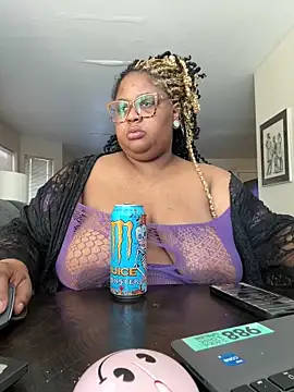 Snapshot of kweenxkarma chatting on 03-17-25, 06:53 kweenxkarma online show from 03-17-25, 06:53