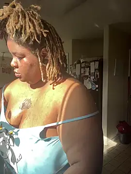 Snapshot of kweenxkarma chatting on 09-08-25, 09:14 kweenxkarma online show from 09-08-25, 09:14