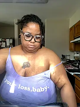 Snapshot of kweenxkarma chatting on 10-21-25, 09:37 kweenxkarma online show from 10-21-25, 09:37