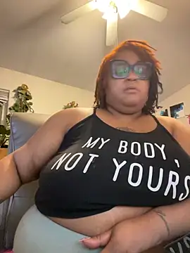 Snapshot of kweenxkarma chatting on 11-25-25, 08:14 kweenxkarma online show from 11-25-25, 08:14