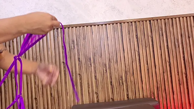 evelynjohnsoon online show from 11-18-25, 11:47