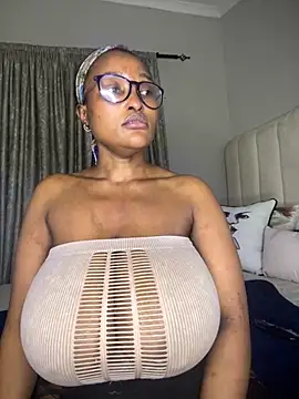 Snapshot of Bustygoddess32 chatting on 10-10-25, 11:04 Bustygoddess32 online show from 10-10-25, 11:04