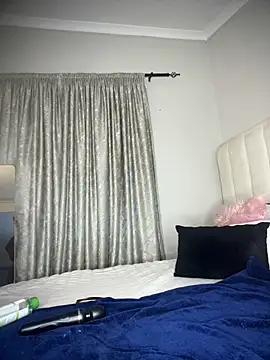 Bustygoddess32 online show from 12-19-25, 10:50