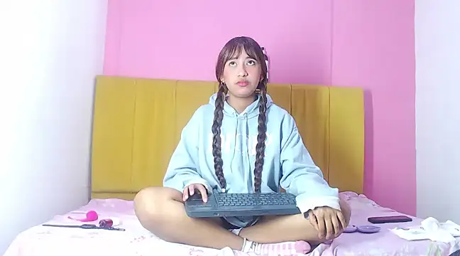 angelicatorrecm101 online show from 03-08-25, 01:39