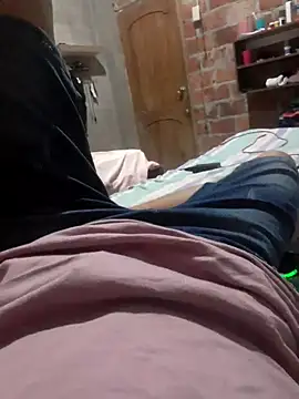 Snapshot of SwiggedThaw chatting on 09-29-25, 09:19 SwiggedThaw online show from 09-29-25, 09:19