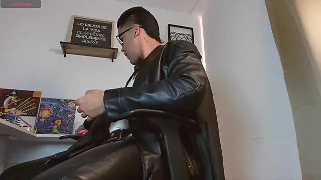 Snapshot of Thonydupont chatting on 11-08-25, 11:25 Thonydupont online show from 11-08-25, 11:25