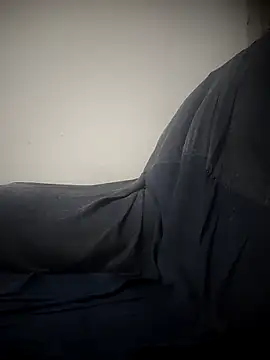 Snapshot of DG0022 chatting on 03-12-26, 12:33 DG0022 online show from 03-12-26, 12:33