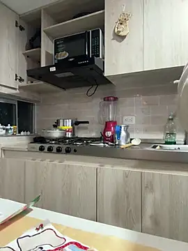 Barbie girl 69 online show from 12-18-25, 11:00