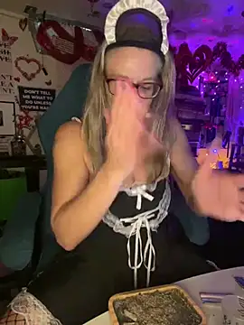 Snapshot of TrenaAnne chatting on 02-16-25, 08:11 TrenaAnne online show from 02-16-25, 08:11