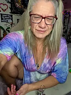 Snapshot of TrenaAnne chatting on 02-24-25, 12:41 TrenaAnne online show from 02-24-25, 12:41