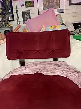 Snapshot of TrenaAnne chatting on 02-26-25, 02:03 TrenaAnne online show from 02-26-25, 02:03