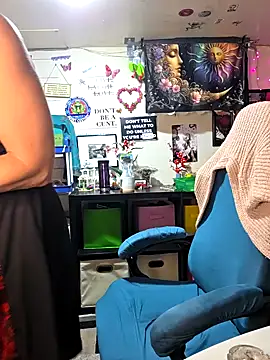 Snapshot of TrenaAnne chatting on 02-28-25, 06:31 TrenaAnne online show from 02-28-25, 06:31