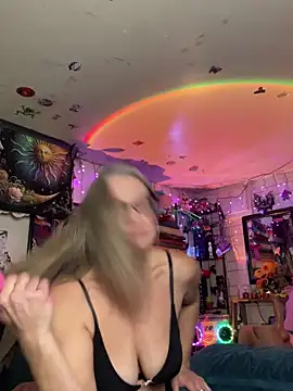 Snapshot of TrenaAnne chatting on 03-03-25, 06:33 TrenaAnne online show from 03-03-25, 06:33