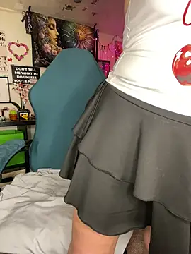 Snapshot of TrenaAnne chatting on 03-13-25, 03:44 TrenaAnne online show from 03-13-25, 03:44