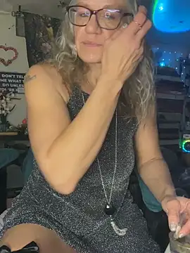 Snapshot of TrenaAnne chatting on 03-22-25, 03:41 TrenaAnne online show from 03-22-25, 03:41