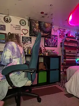 Snapshot of TrenaAnne chatting on 03-23-25, 02:26 TrenaAnne online show from 03-23-25, 02:26