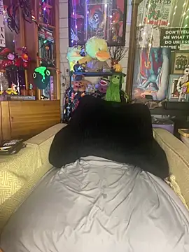 Snapshot of TrenaAnne chatting on 10-09-25, 04:10 TrenaAnne online show from 10-09-25, 04:10