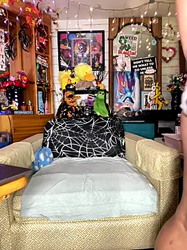 Snapshot of TrenaAnne chatting on 10-12-25, 09:25 TrenaAnne online show from 10-12-25, 09:25