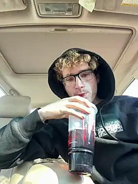 Snapshot of CreamyAustin chatting on 02-02-26, 07:23 CreamyAustin online show from 02-02-26, 07:23