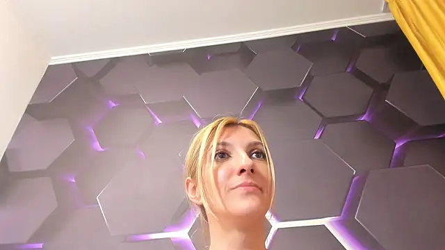 RileyLanna online show from 02-21-25, 10:50