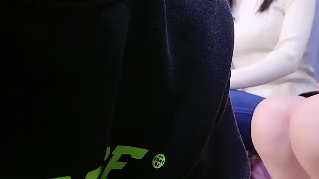 Snapshot of POCARI_SWEAT chatting on 02-13-25, 11:06 POCARI SWEAT online show from 02-13-25, 11:06