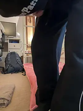 POCARI SWEAT online show from 04-30-26, 01:34