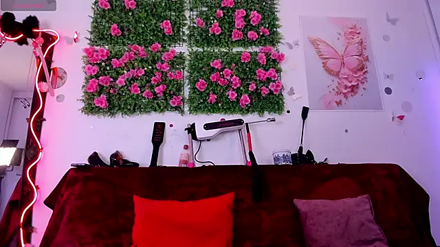 Alaia Asuka online show from 10-13-25, 09:15