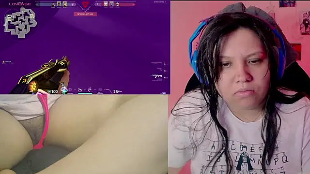 Snapshot of crystal7u7 chatting on 01-21-25, 04:21 crystal7u7 online show from 01-21-25, 04:21