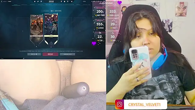 Snapshot of crystal7u7 chatting on 10-28-25, 08:33 crystal7u7 online show from 10-28-25, 08:33