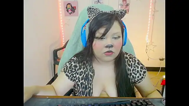 Snapshot of crystal7u7 chatting on 11-05-25, 08:31 crystal7u7 online show from 11-05-25, 08:31