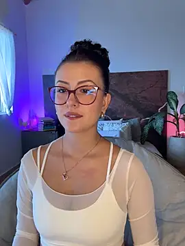 EmaSaenz online show from 09-11-25, 08:20