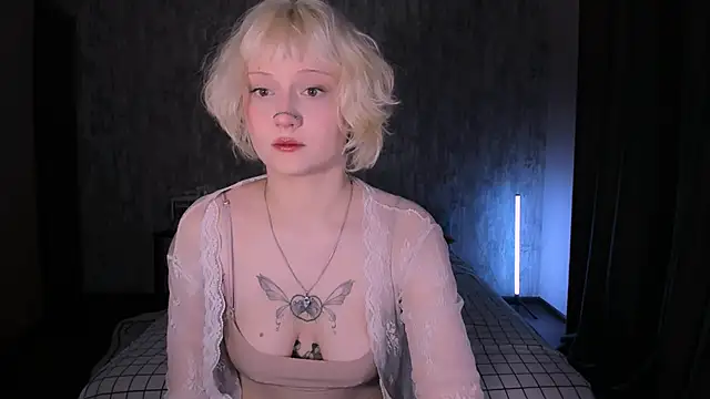 Snapshot of MariaMango chatting on 10-11-25, 01:05 MariaMango online show from 10-11-25, 01:05