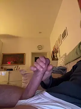 Snapshot of Frank22xx chatting on 02-24-25, 07:19 Frank22xx online show from 02-24-25, 07:19