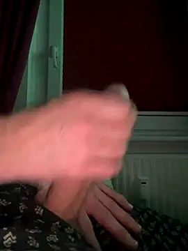 Snapshot of Frank22xx chatting on 12-18-25, 09:32 Frank22xx online show from 12-18-25, 09:32